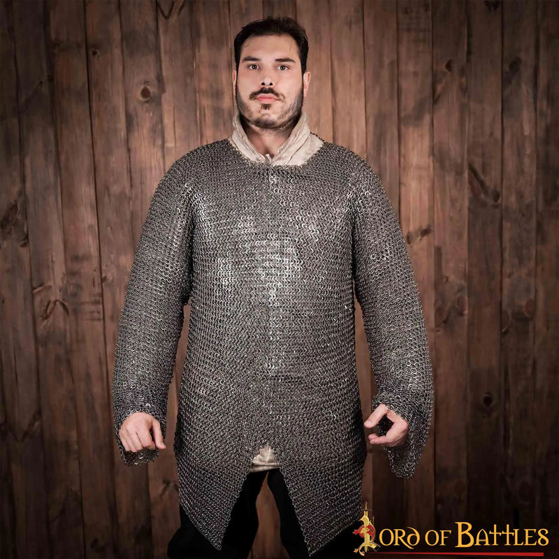 Hauberk met split, platte ringen, ronde klinknagels 9 mm