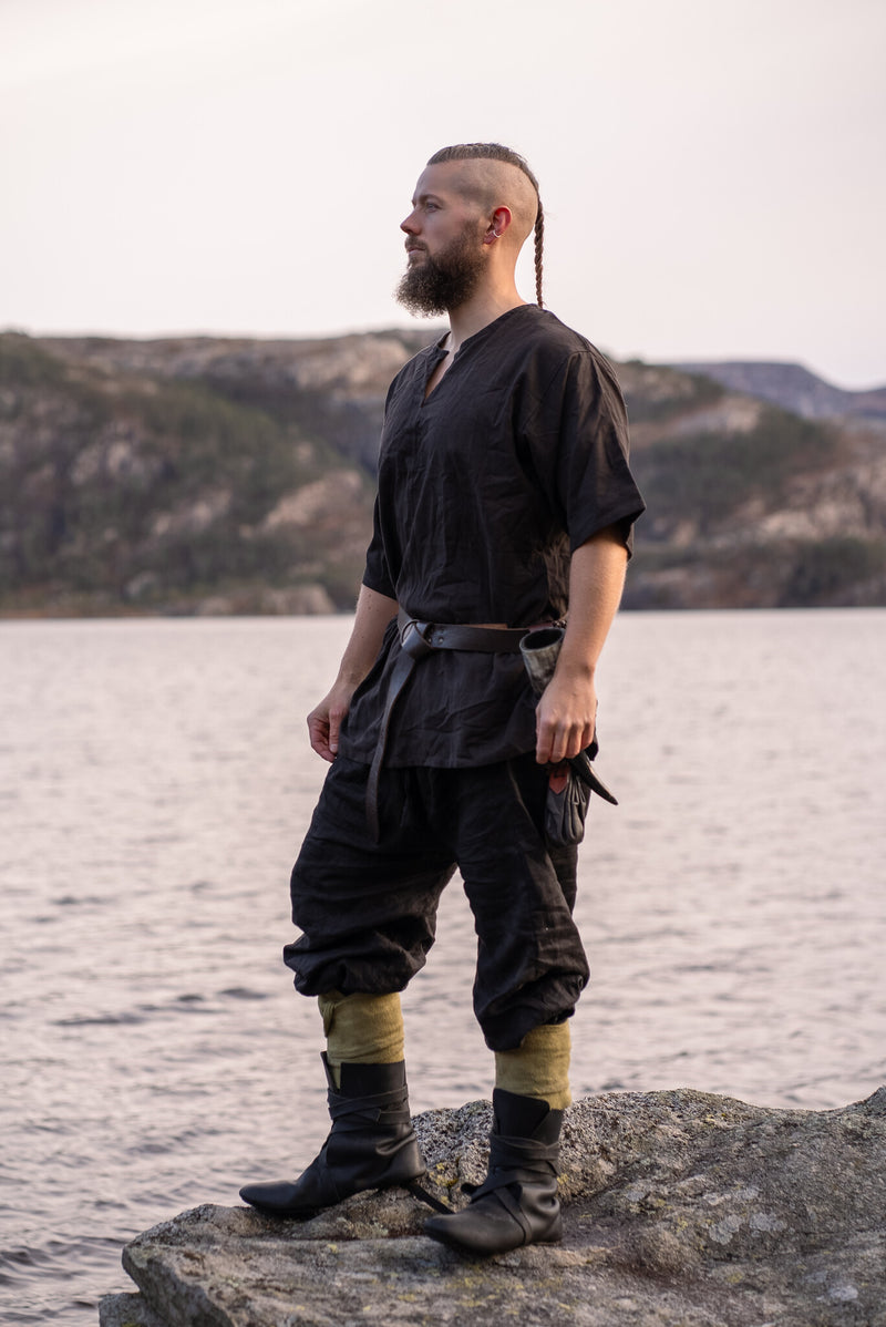 Tuniek Uhtred, bruin