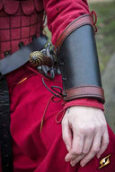 Warrior læder bracers, armskinner, sort–Rød, par 