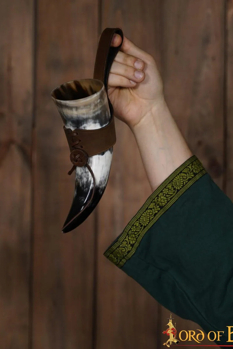 Natuurlijke drinkhoorn met leren houder