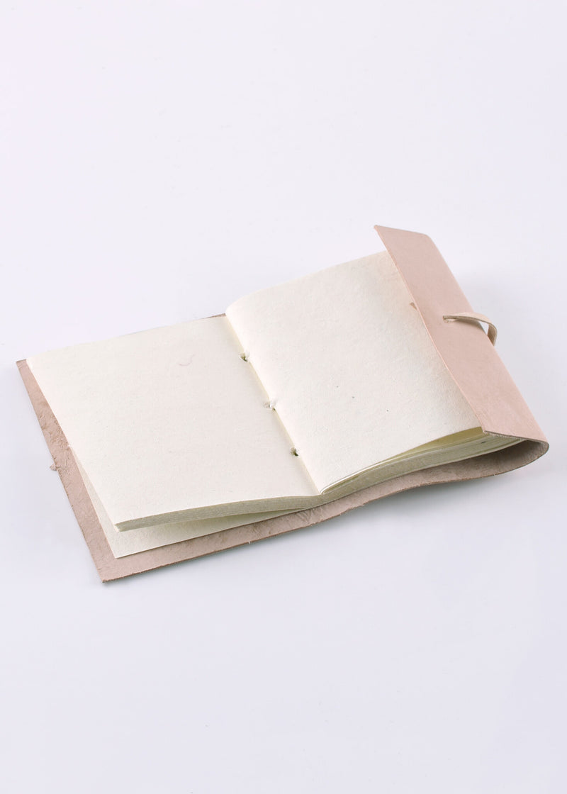 Klein zakboekje met leren kaft