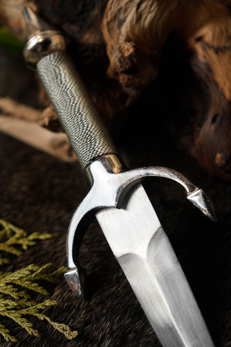 Stalen vrouwendolk, semi-scherp