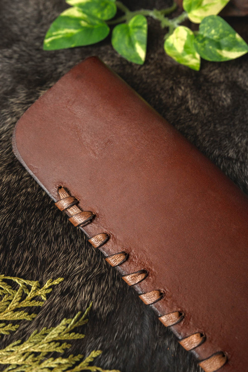 Donkere Vikingsax met staaldraad grip, semi-scherp