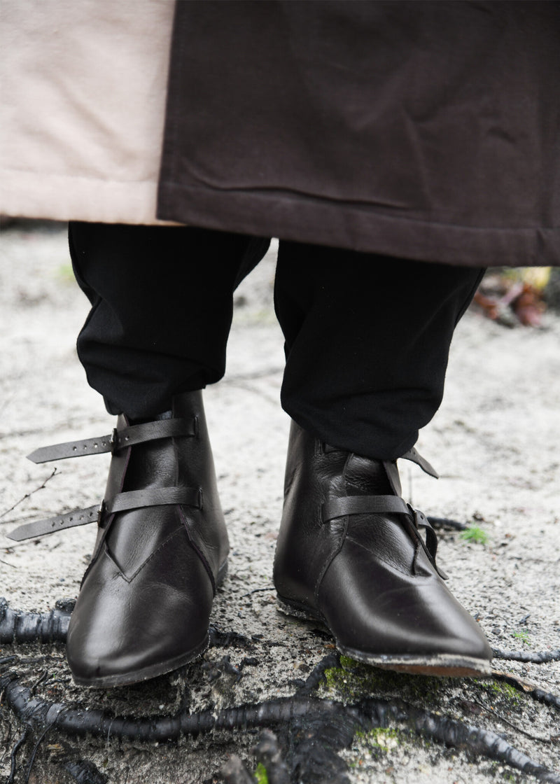 Średniowieczne buty kostki 1250-1500