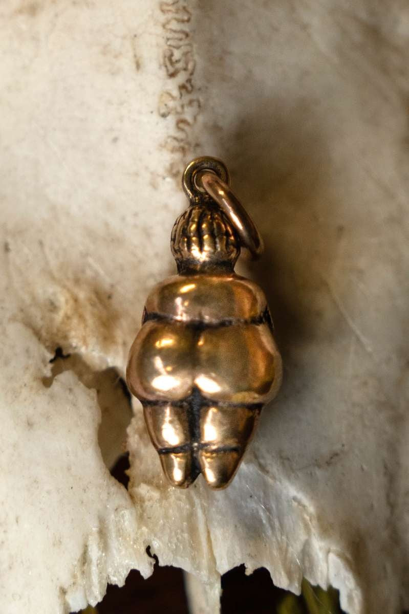Pendentif Vénus de Willendorf, bronze 