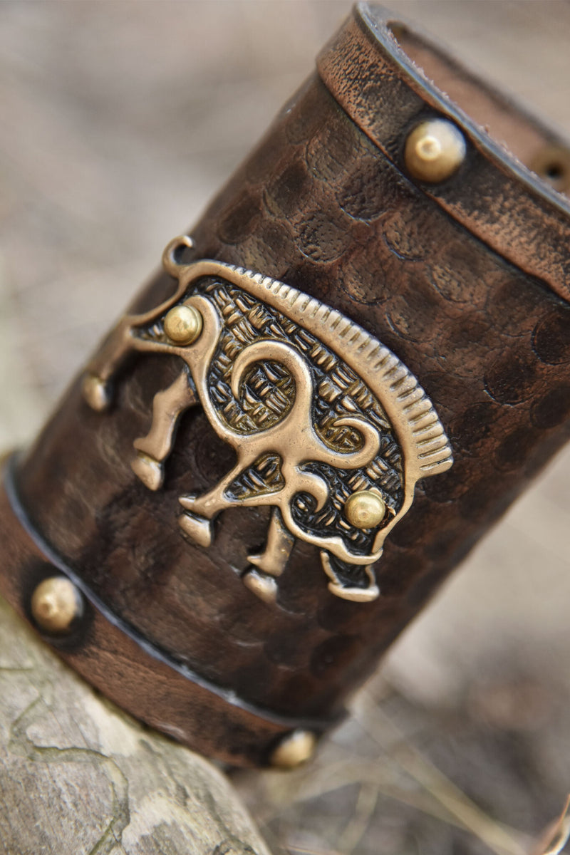 Bracelet Celtic boar Knocknagael per piece, leather