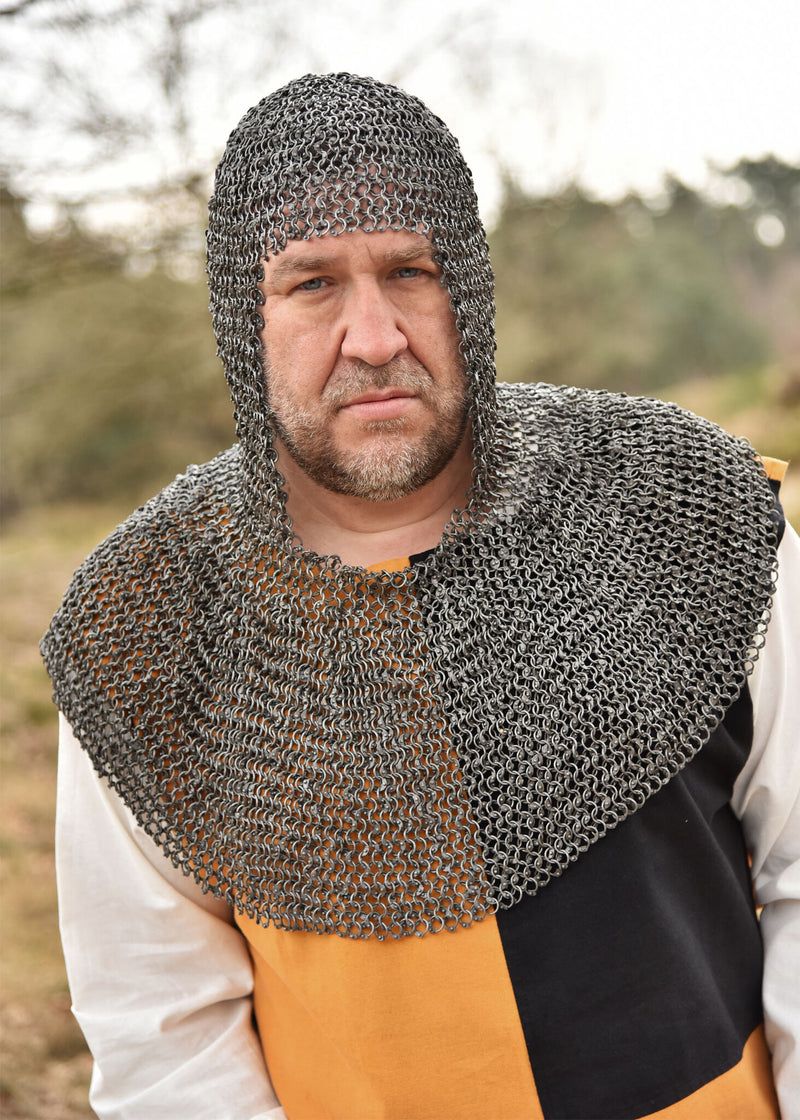 Maliën coif met vierkante hals, onbehandeld, ronde ringen-ronde klinknagels. 8 mm