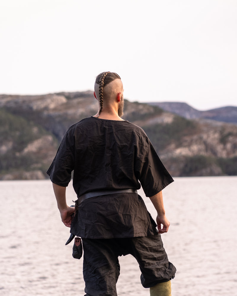 Tuniek Uhtred, bruin