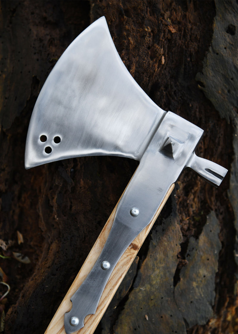 Stridsyxa med hammarehuvud, 1500-talet, halvvass 