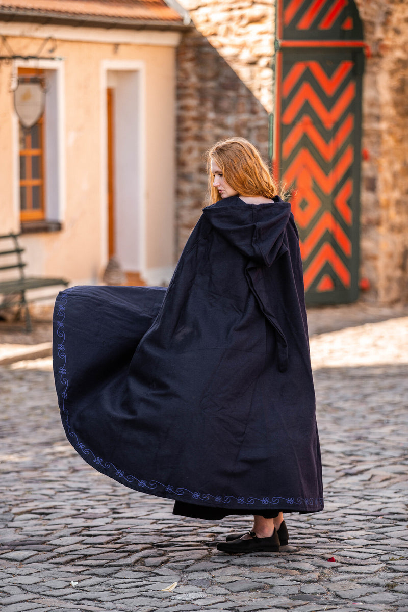 Haftowany kominek Damia, niebieski