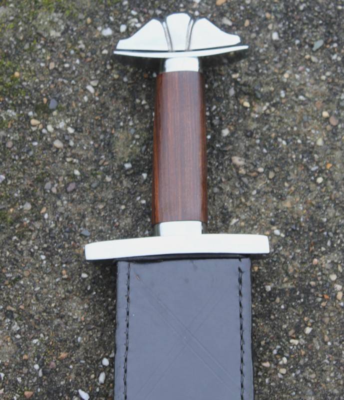 Espada vikinga Eostre, Petersen tipo A, semi-afilado 