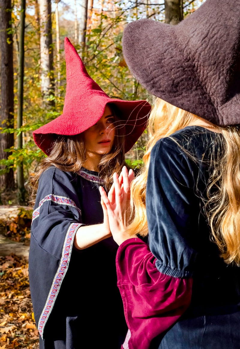 Heksehat, rød, uldfilt 