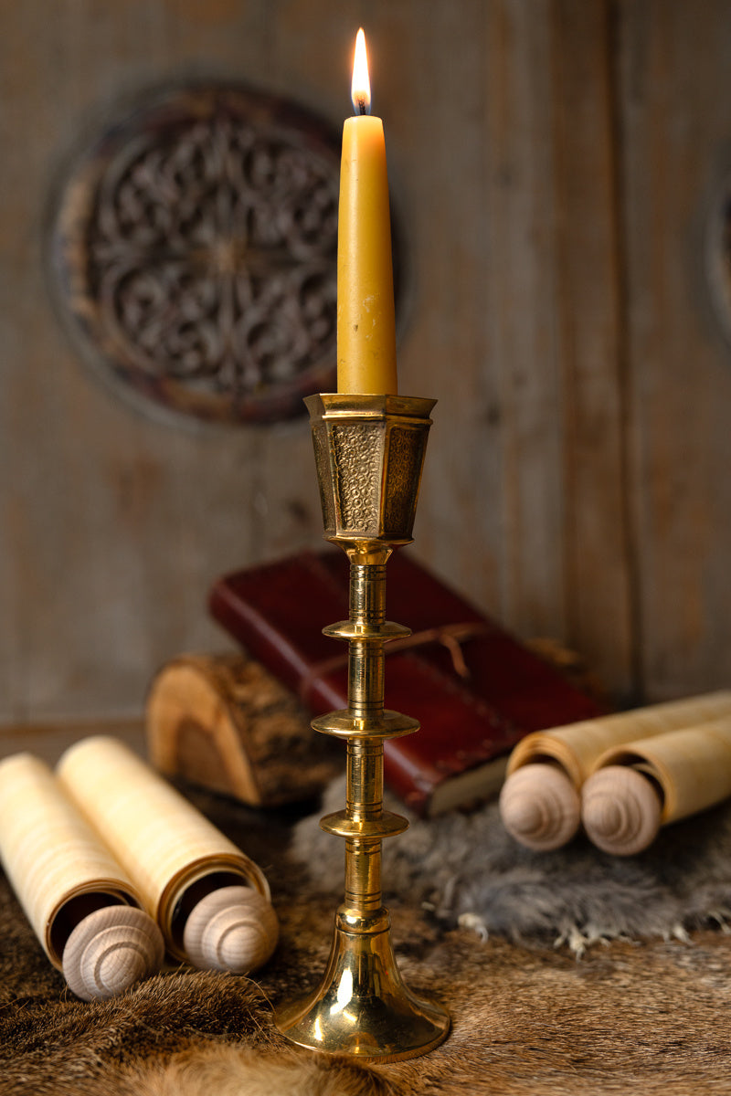 Mittelalterliche Kerzenständer, messing 