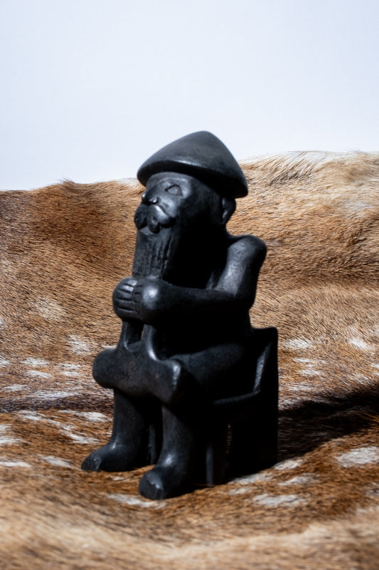 Thorsbeeldje Eyrarland, zwart