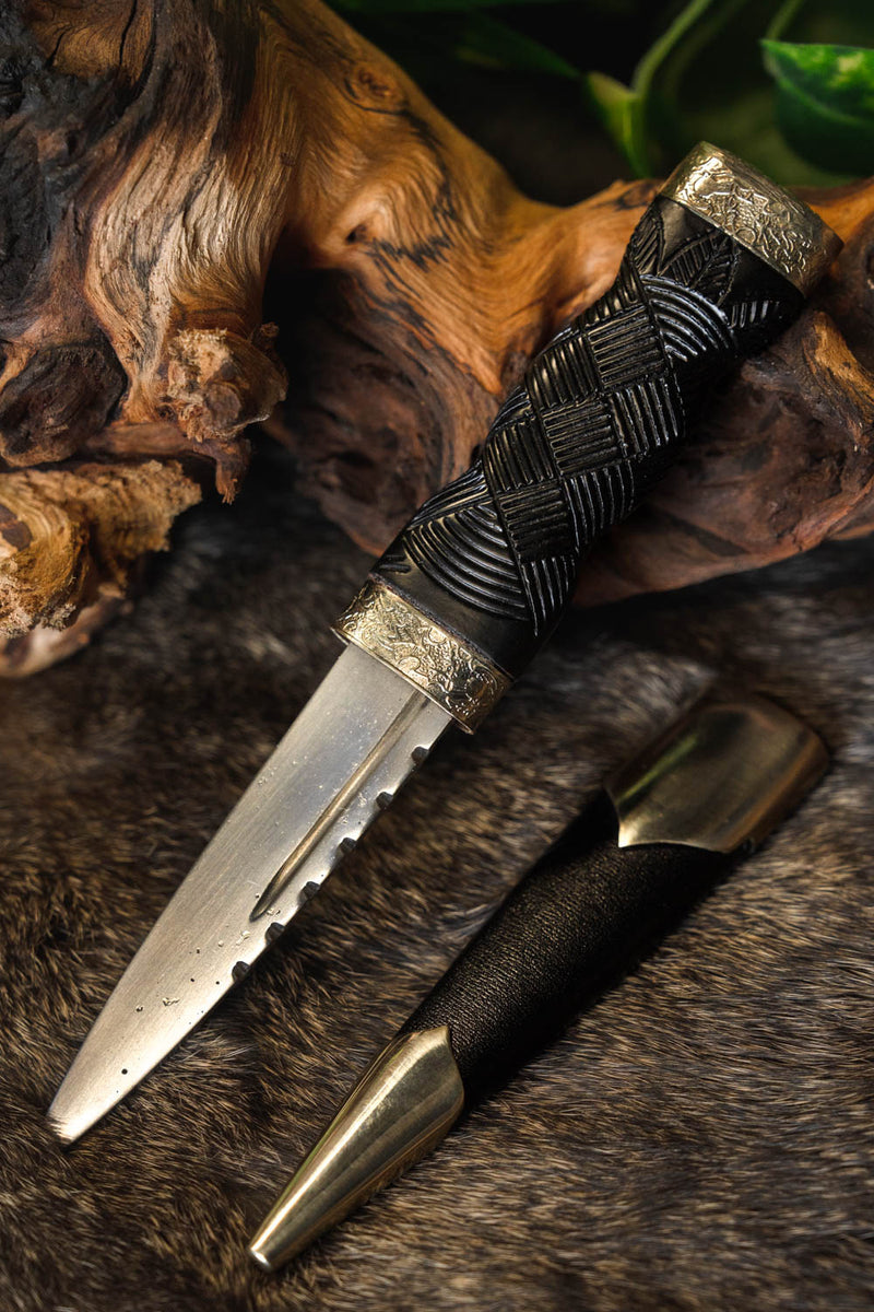 Highlander sgian dubh, semi-scherp