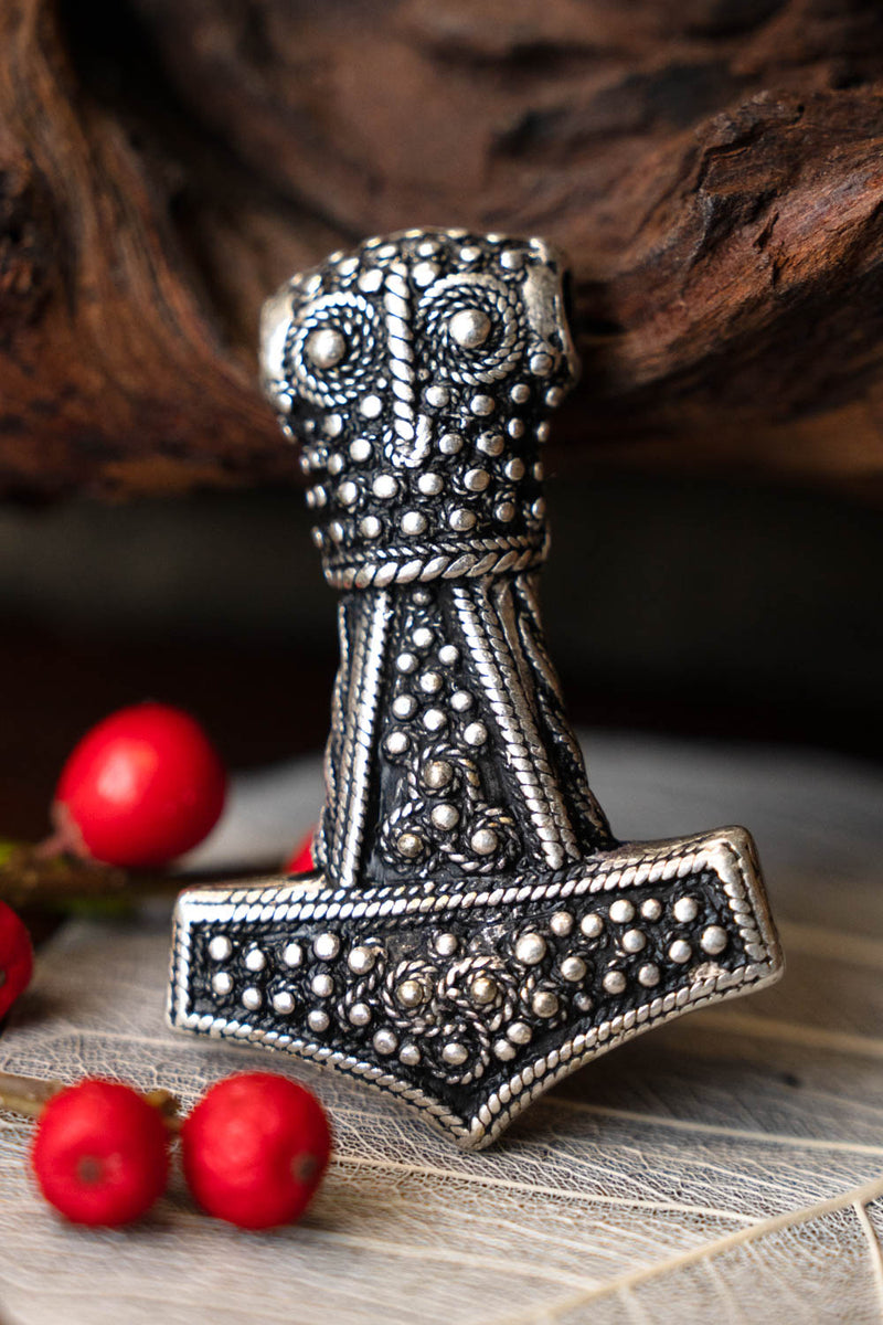 Tors hammare från Öland, försilvrad brons 