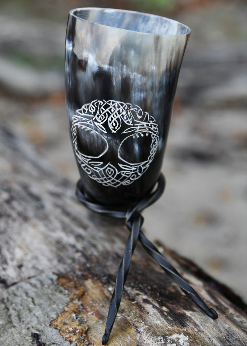 Picie rogu yggdrasil