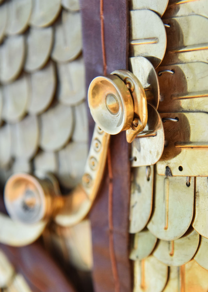 Schaalpantser, lorica squamata, messing