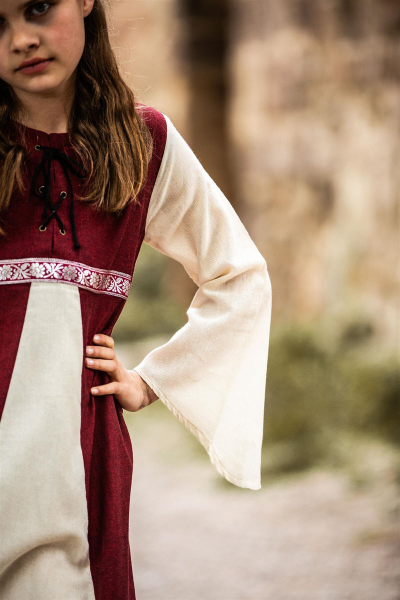 Dziewczyny ubierają się Ariane, czerwona biała