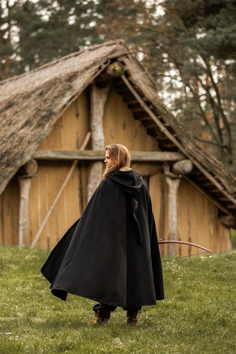 Średniowieczny płaszcz z kapturem, czarny