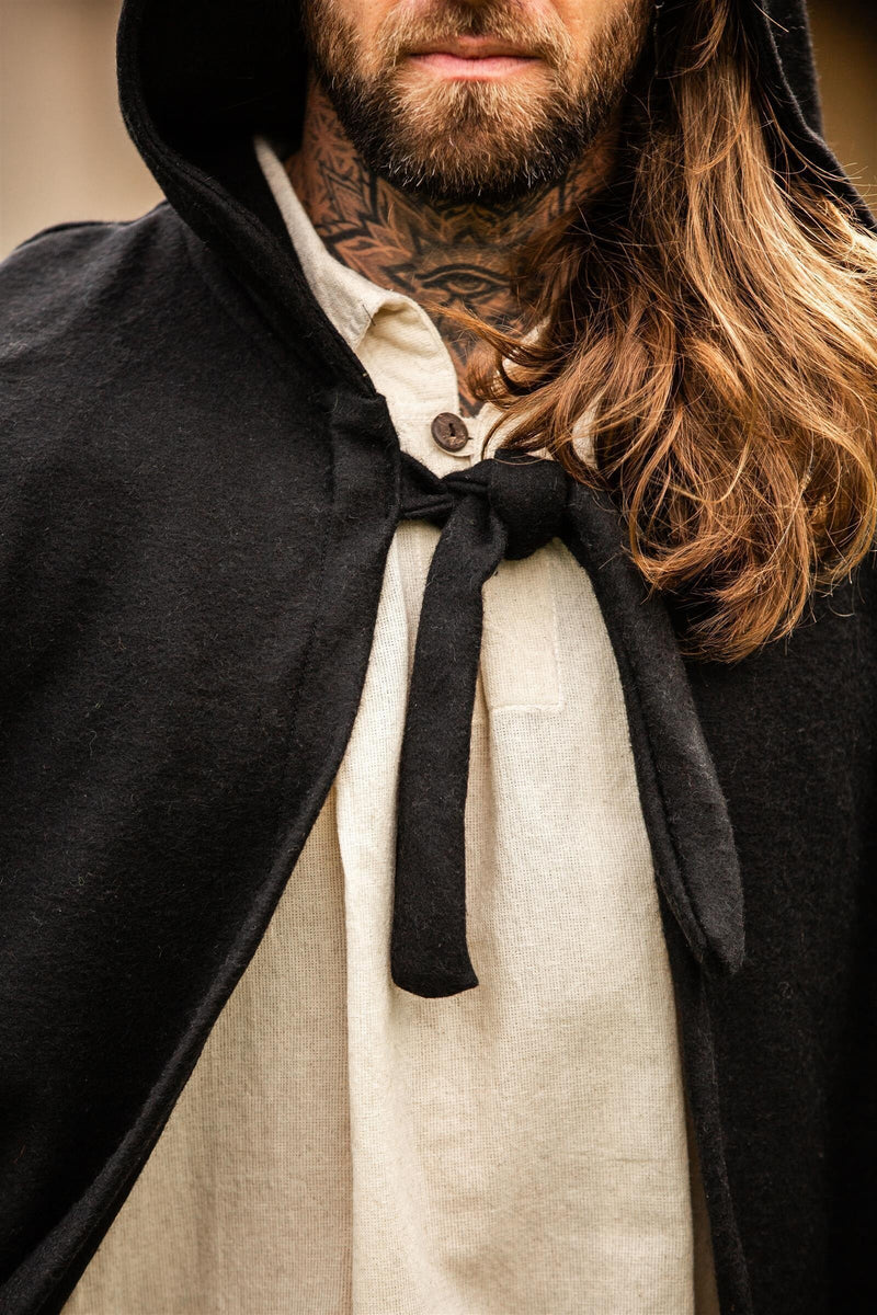 Średniowieczny płaszcz z kapturem, czarny